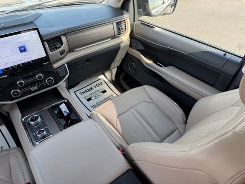 Used 2024 Ford Expedition Limited AWD/4WD image 19