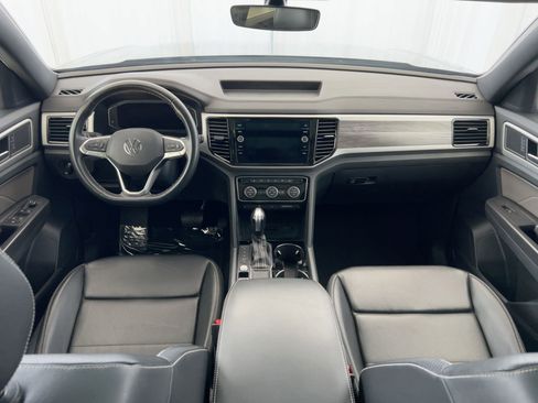 Certified 2022 Volkswagen Atlas Cross Sport SE image 17