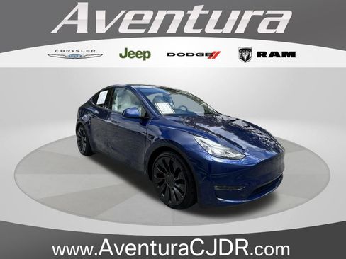 Used 2023 Tesla Model Y Performance image 1