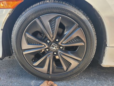 Used 2019 Honda Civic EX-L image 8