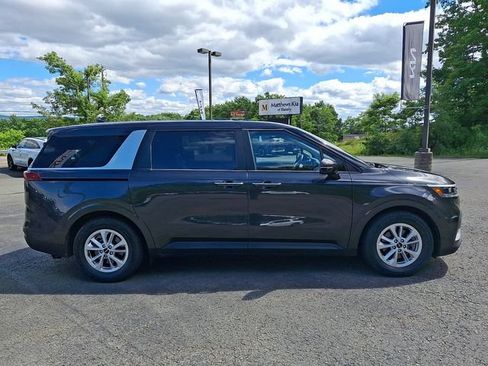 Used 2024 Kia Carnival LX FWD image 6