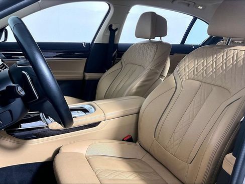 Used 2022 BMW 750Li xDrive AWD/4WD image 25