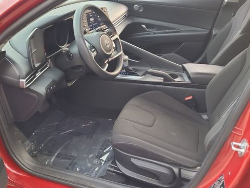Used 2023 Hyundai Elantra SEL image 11
