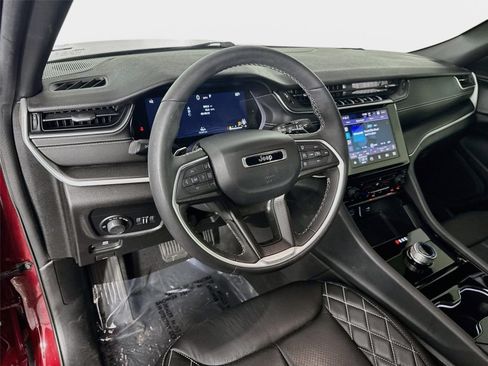 Used 2023 Jeep Grand Cherokee L Altitude AWD/4WD image 10