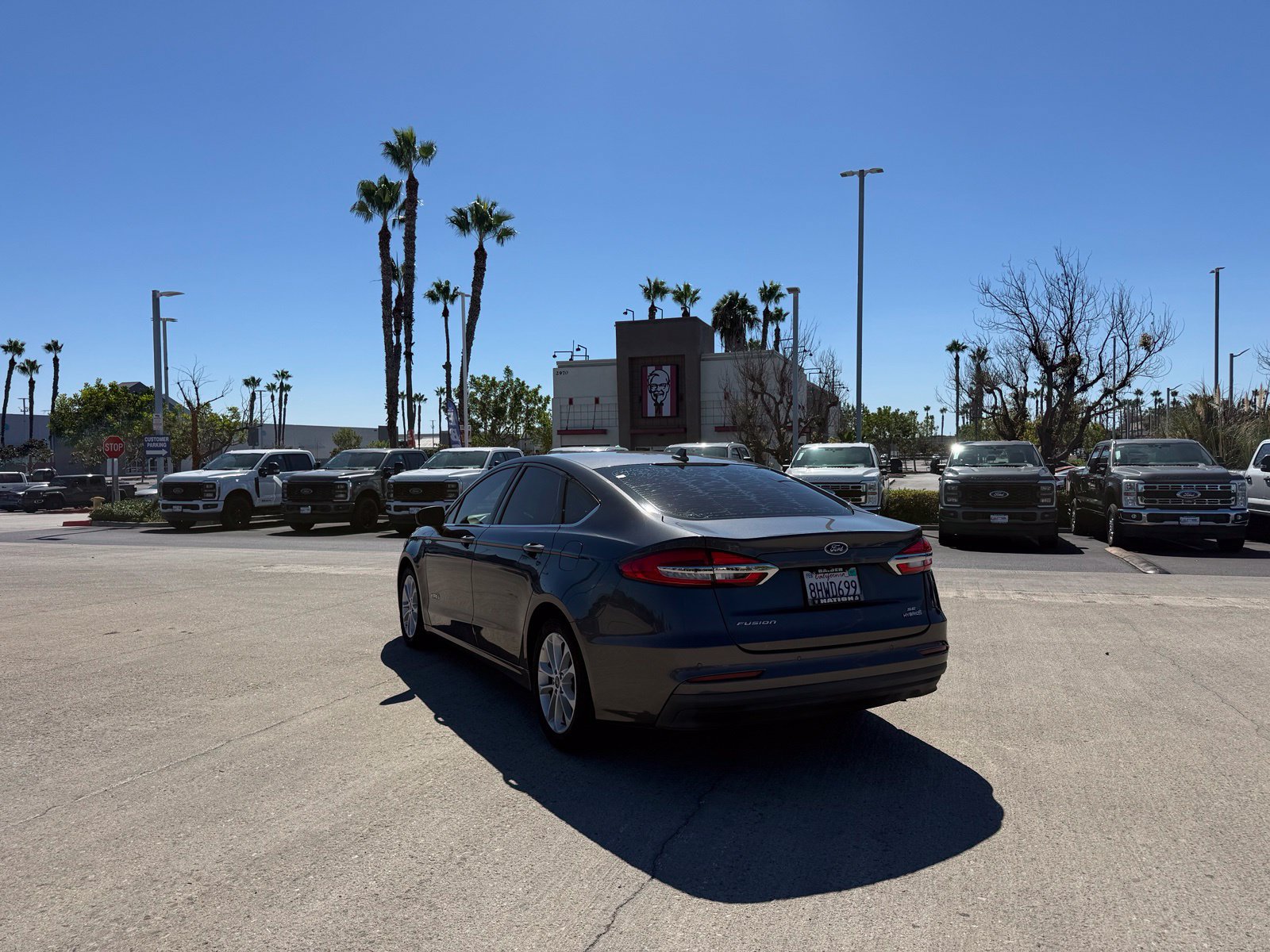 Used 2019 Ford Fusion SE FWD image 2