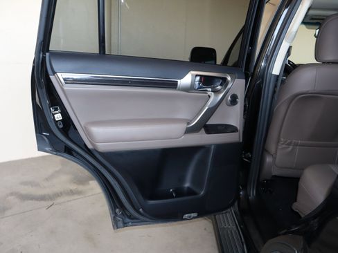 Used 2021 Lexus GX 460 Luxury w/ Sport Design Package image 38