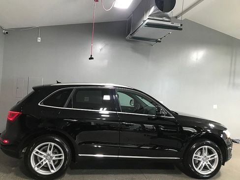 Used 2017 Audi Q5 2.0T Premium Plus w/ Technology Package AWD/4WD image 2
