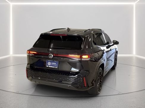 Certified 2025 Volkswagen Tiguan SE R-Line AWD/4WD image 26