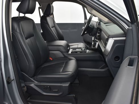 Used 2024 Ford Expedition XLT image 25