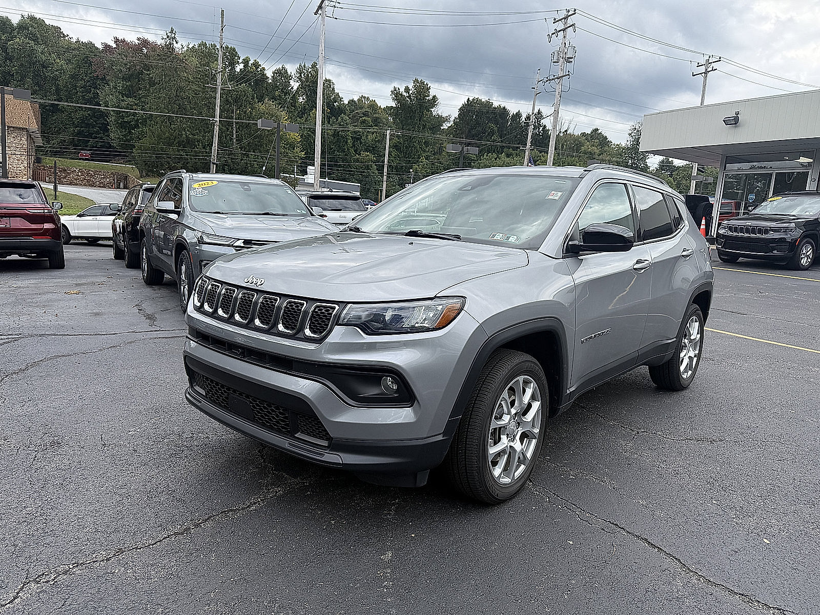 Certified 2023 Jeep Compass Latitude AWD/4WD image 2