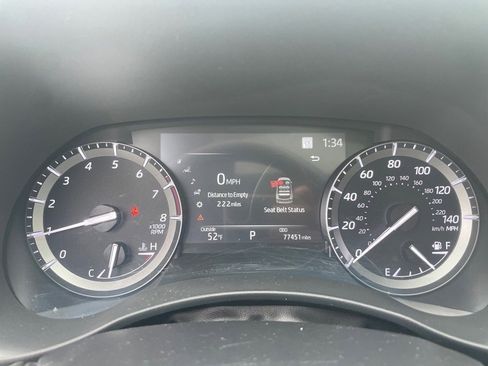 Used 2020 Toyota Highlander XLE image 10