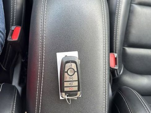 Used 2025 Ford Escape Platinum AWD/4WD image 32