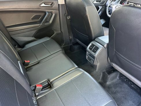 Used 2020 Volkswagen Tiguan SE w/ Panoramic Sunroof Package FWD image 34