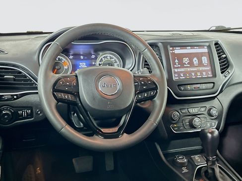 Used 2023 Jeep Cherokee Altitude Lux image 18