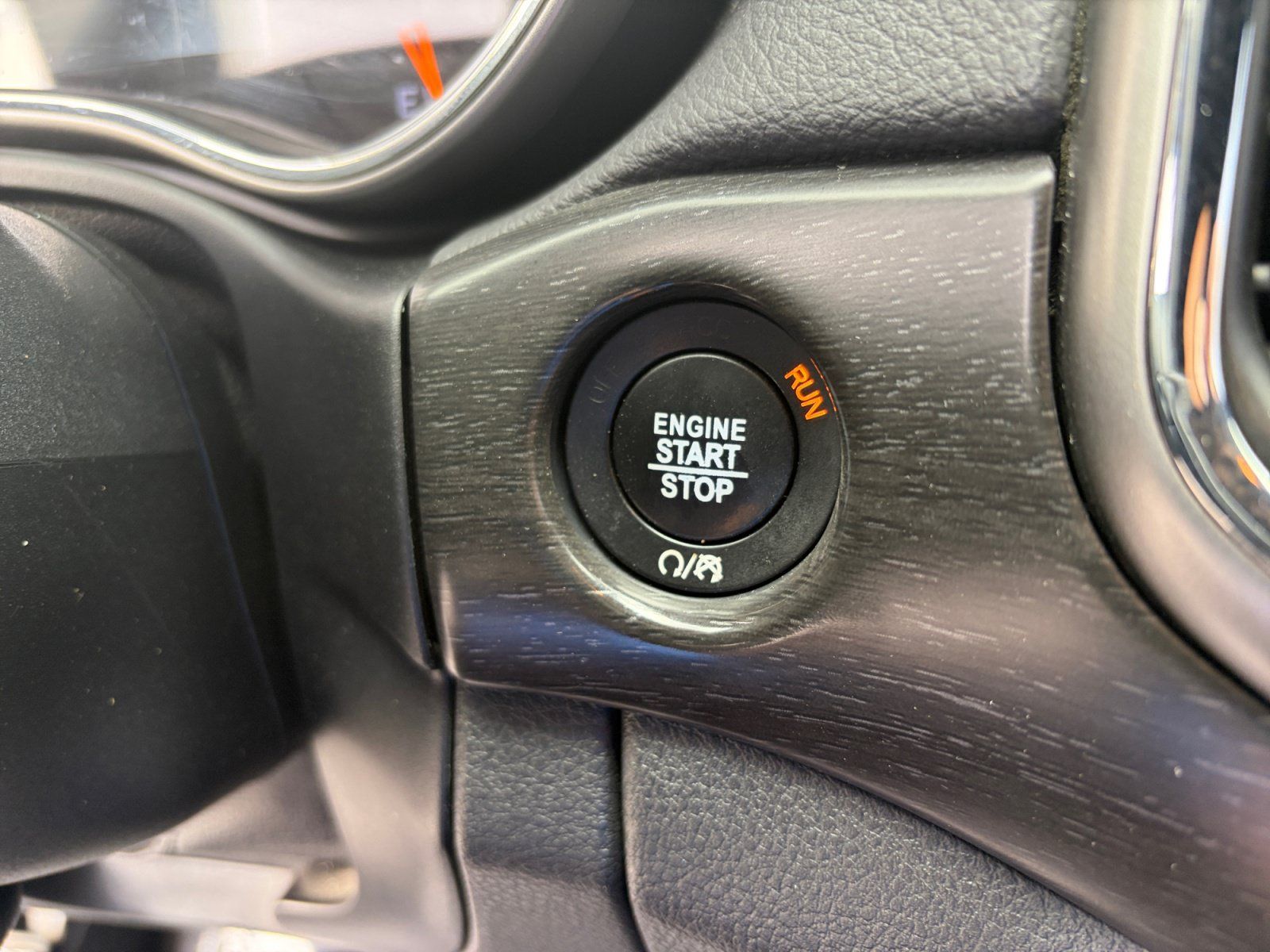 Used 2018 Jeep Grand Cherokee Altitude RWD image 20