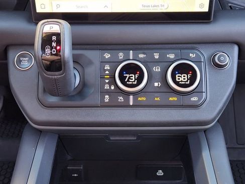 Used 2025 Land Rover Defender 130 X-Dynamic SE image 18