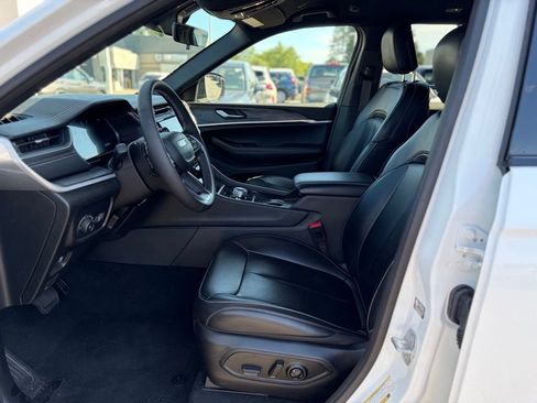 Used 2025 Jeep Grand Cherokee Limited AWD/4WD image 22