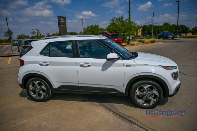Certified 2025 Hyundai Venue SEL FWD image 6