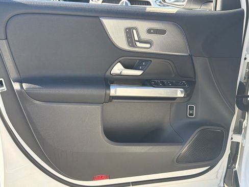 Used 2023 Mercedes-Benz EQB 300 4MATIC image 20