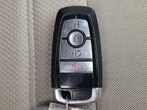 Used 2020 Ford Fusion SE image 32