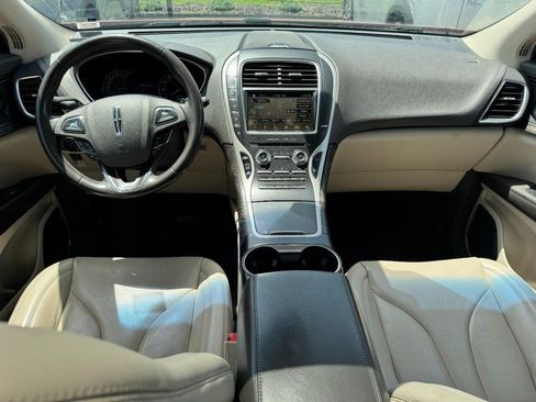 Used 2018 Lincoln MKX Reserve w/ Lincoln MKX Climate Package AWD/4WD image 9