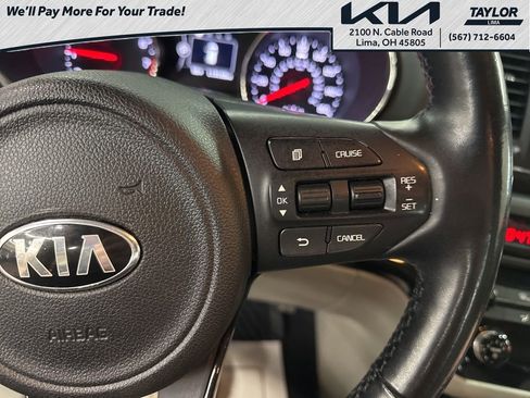 Used 2017 Kia Sedona LX w/ LX Essentials Premium Package image 21