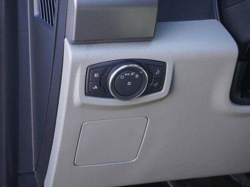 Used 2015 Ford F150 XLT image 17