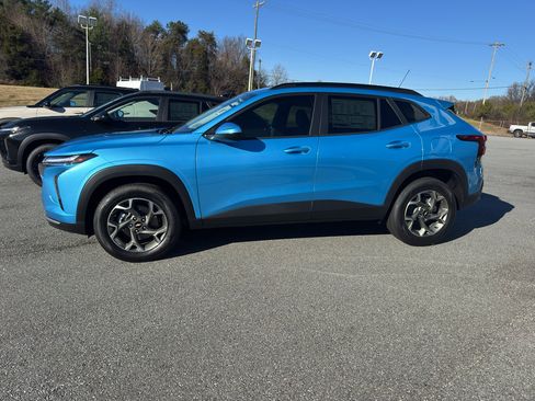 New 2026 Chevrolet Trax LT w/ Sunroof Package image 3