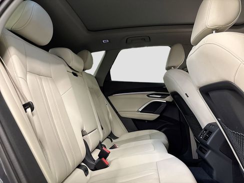 Used 2025 Audi Q5 Premium w/ Convenience Package image 16