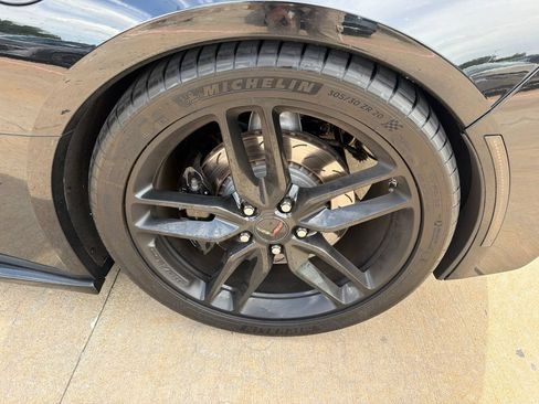 Used 2017 Chevrolet Corvette Stingray Coupe w/ Carbon Flash Badge Package RWD image 9