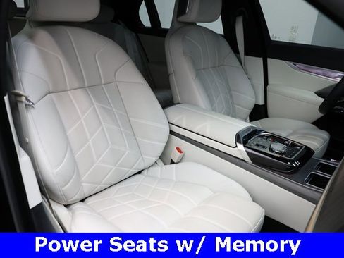 Used 2024 BMW 760i xDrive w/ Executive Package image 34