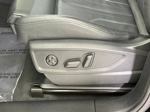Used 2024 Audi Q5 e Premium w/ Convenience Package image 14