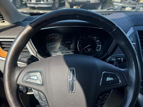 Used 2017 Lincoln MKC Select w/ Select Plus Package AWD/4WD image 9
