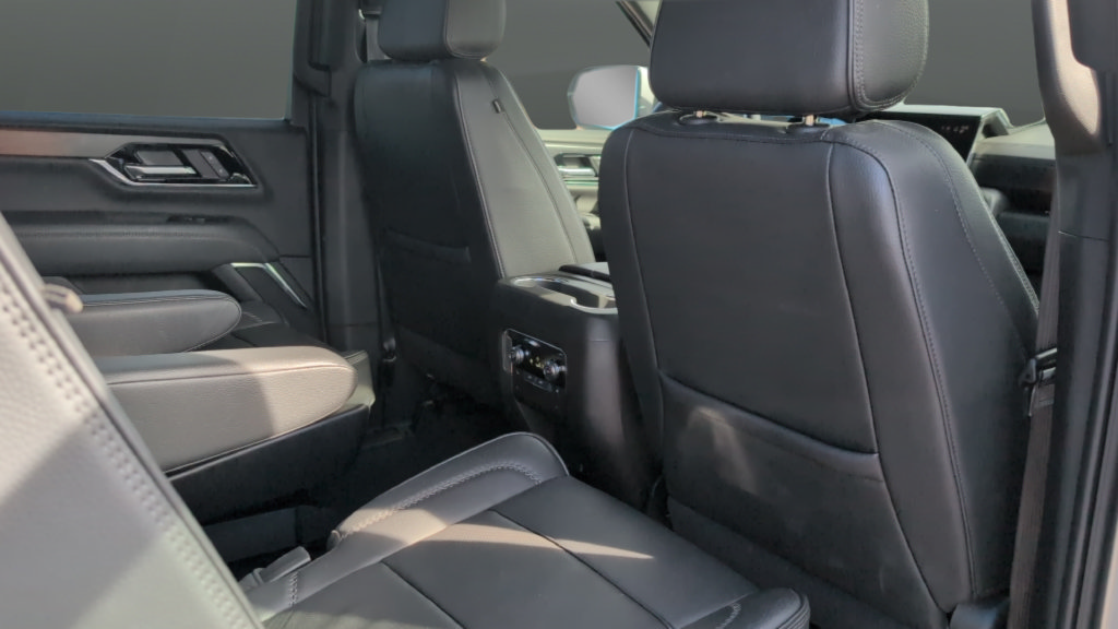 Used 2025 GMC Yukon Denali AWD/4WD image 25