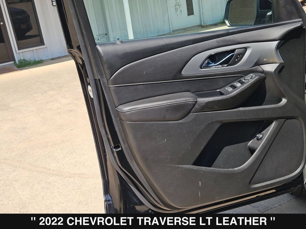 Used 2022 Chevrolet Traverse LT FWD image 13