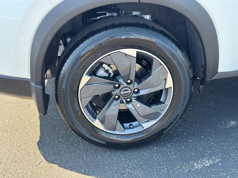 Used 2026 Nissan Rogue SV FWD image 4