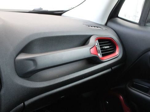 Used 2016 Jeep Renegade Trailhawk w/ Premium Trailhawk Package AWD/4WD image 18