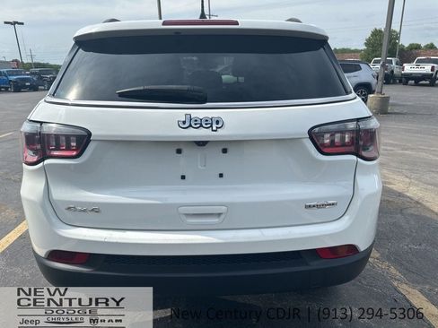 Used 2024 Jeep Compass Latitude AWD/4WD image 4