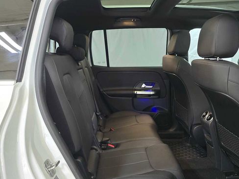 Used 2025 Mercedes-Benz GLB 250 4MATIC image 12