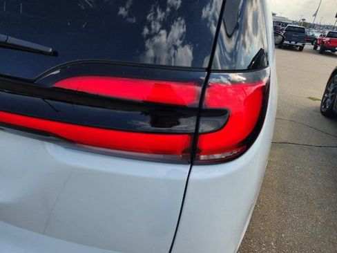 New 2026 Chrysler Pacifica Select w/ S Appearance Package FWD image 5