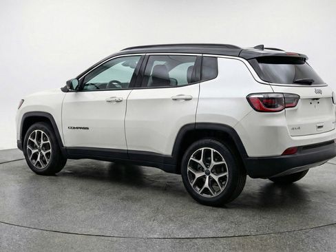 Used 2025 Jeep Compass Limited image 5