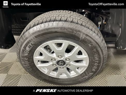 Certified 2025 Toyota Tacoma SR5 AWD/4WD image 12