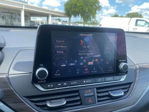 Used 2025 Nissan Altima 2.5 SV FWD image 26