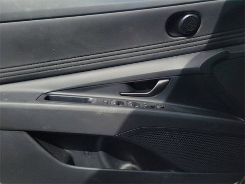 Used 2025 Hyundai Elantra Sport image 14