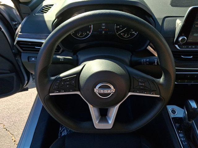 Used 2025 Nissan Altima 2.5 SV FWD image 18