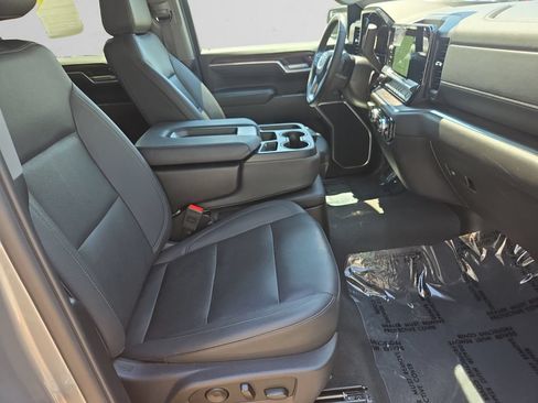 Used 2025 GMC Sierra 1500 SLT AWD/4WD image 16