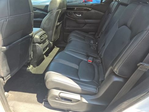 Used 2023 Honda Pilot Touring image 17
