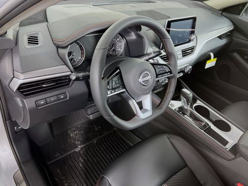 New 2025 Nissan Altima 2.5 SR image 7