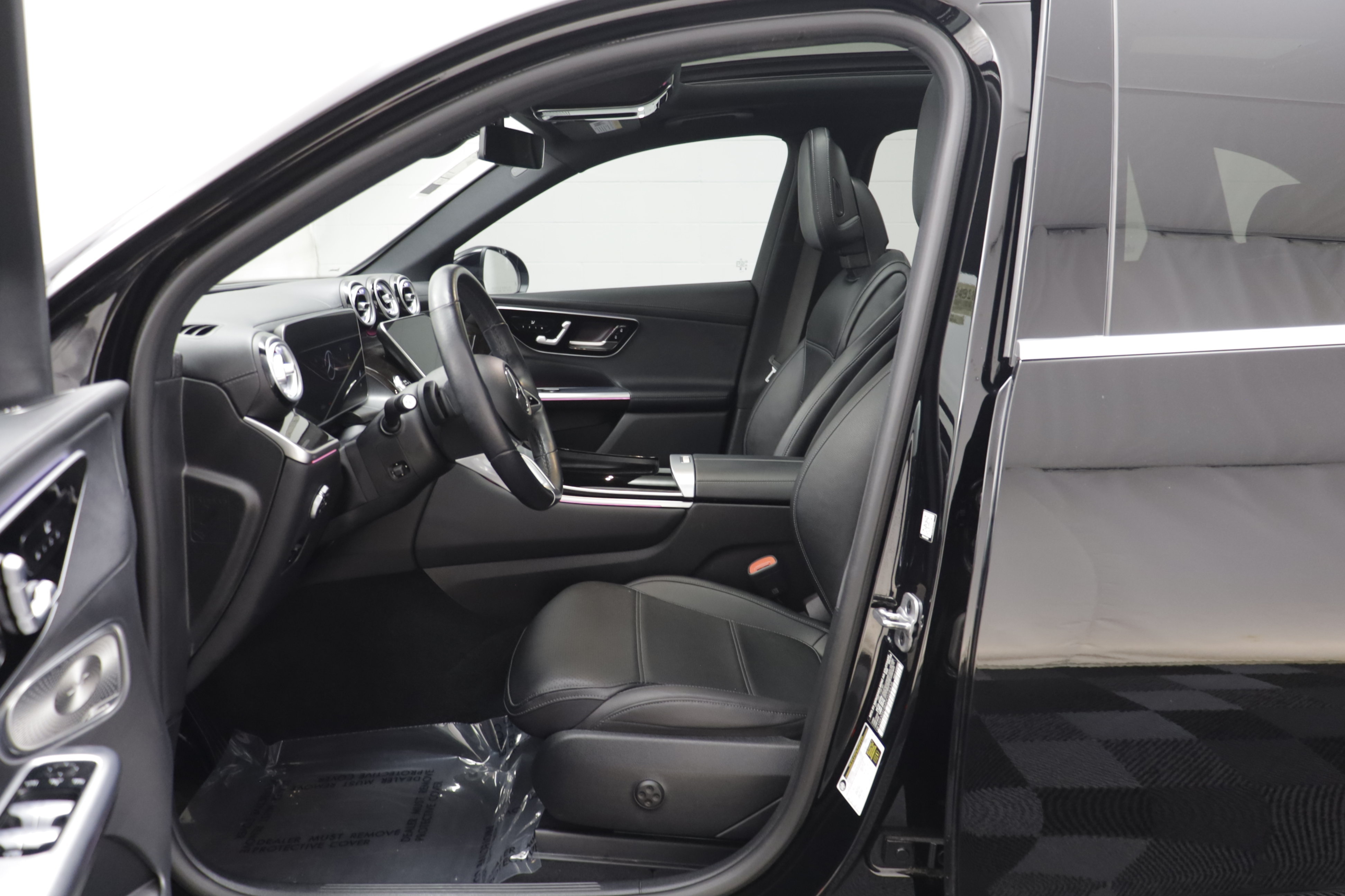 Used 2023 Mercedes-Benz GLC 300 4MATIC image 5