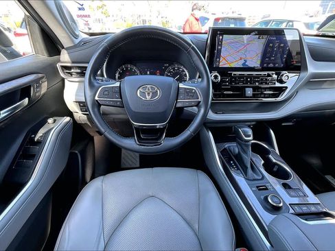 Used 2020 Toyota Highlander Limited AWD/4WD image 5